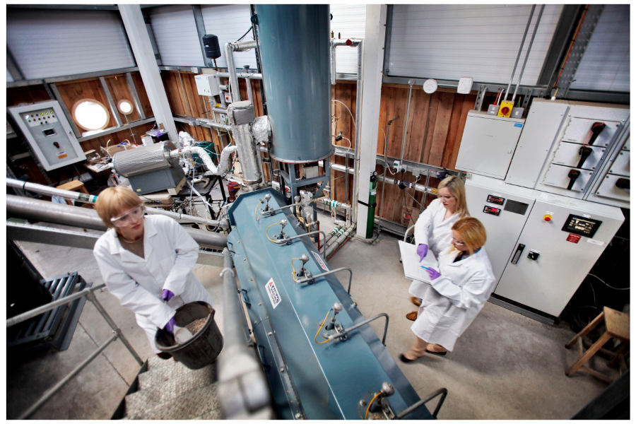 Students in the Biochar lab in the School of GeoSciences